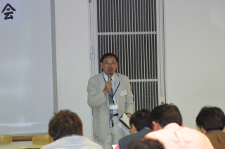 幹事　濱谷雅弘氏（建築6期）