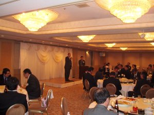 最後に札幌支部：岩谷支部長ご発生の万歳三唱で懇親会を終了しました。