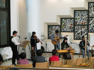 演奏会終盤には、HARD TO FINDとあらひろこさんの共演も見られました