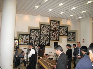演奏終了後、出演者のご好意により、来場者がハンマーダルシマーとカンテレの試奏が体験できるコーナーを設けました