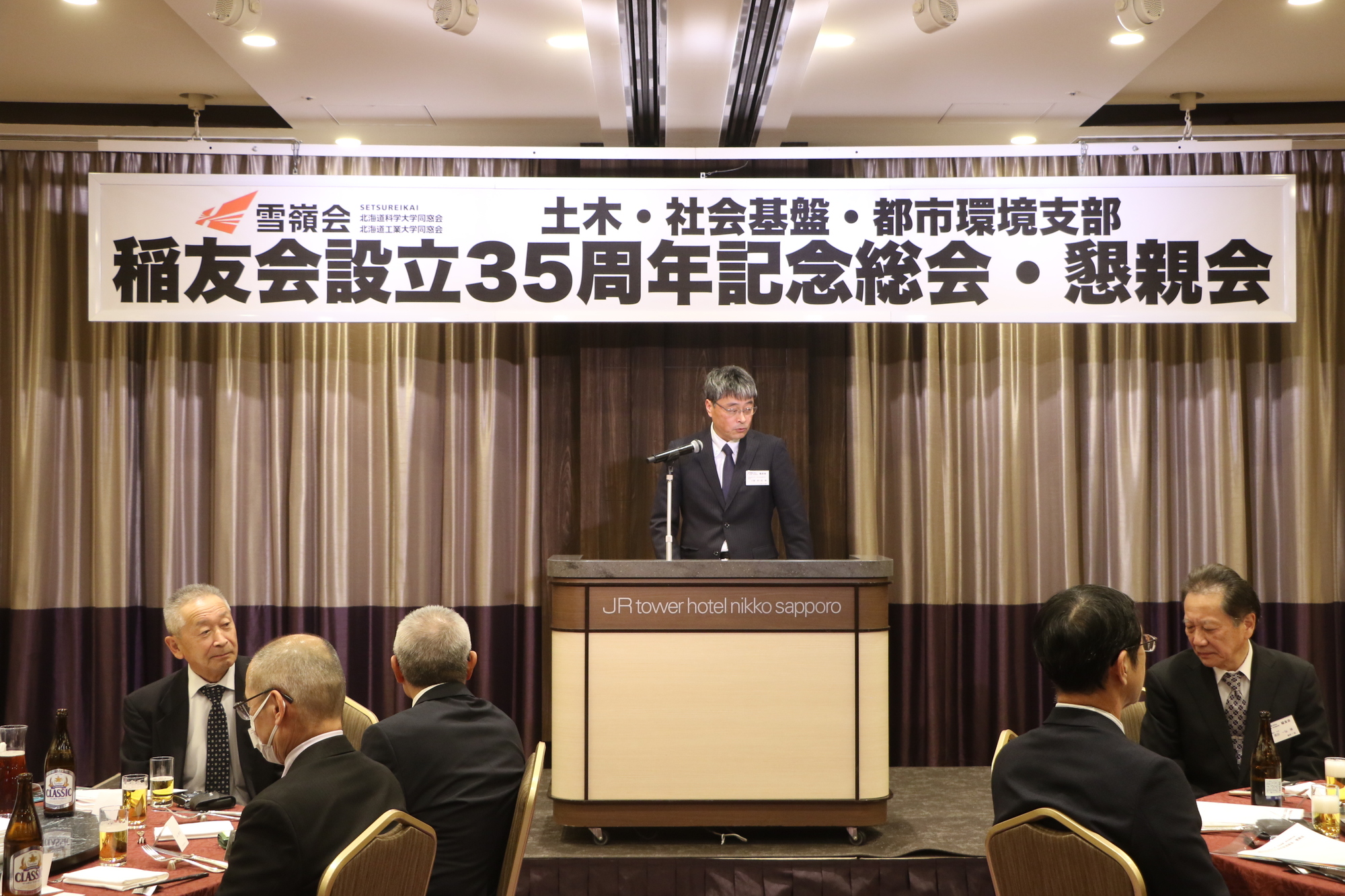 乾杯の挨拶（川端学科長・土木15期）