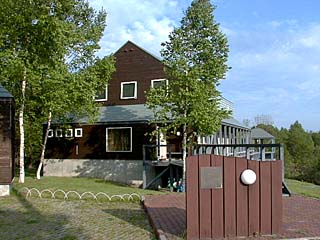 入り口からの全景