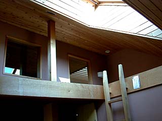 天窓付きロフト(星がきれいなれど、目覚めも早い)